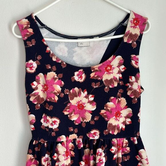 Anthropologie Women’s peplum flowers floral scalloped tank top size Medium EUC - Picture 2 of 11